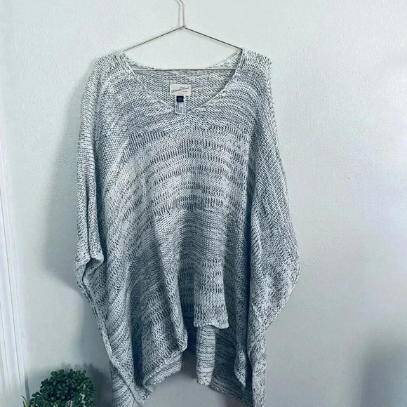 Universal Thread Sweaters - Universal Thread Women's Poncho Sweater Like New